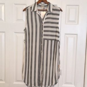 White and gray button up shirt